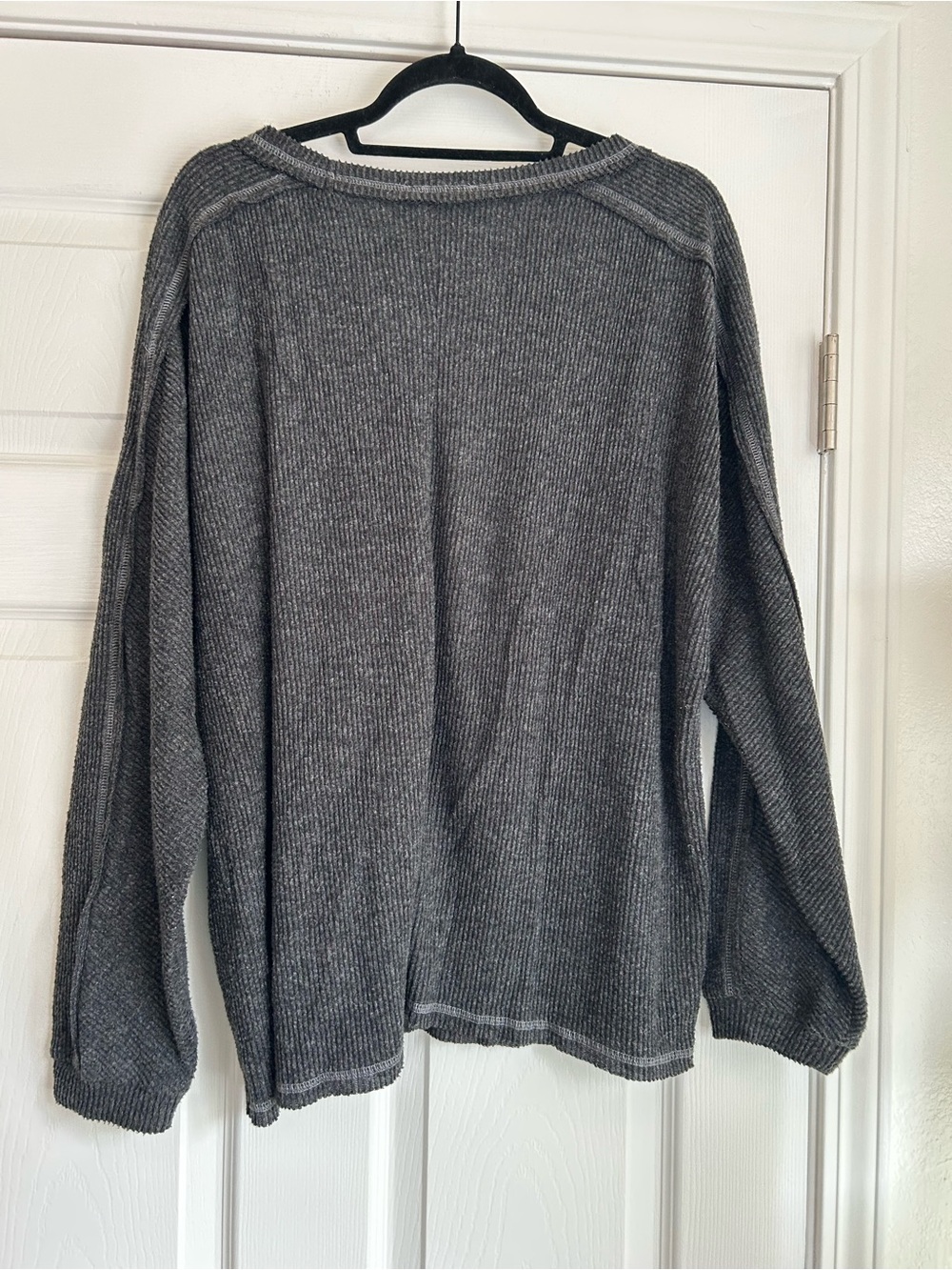 Zenana grey ribbed top with pocket size 1x/2x - Picture 3 of 3